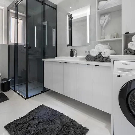 Gorgeous In Apartment *
